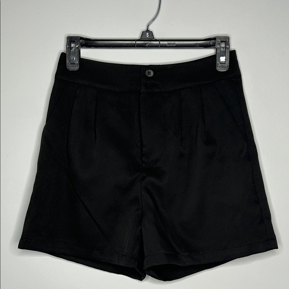 NWT Black Pleated Women's Shorts Small